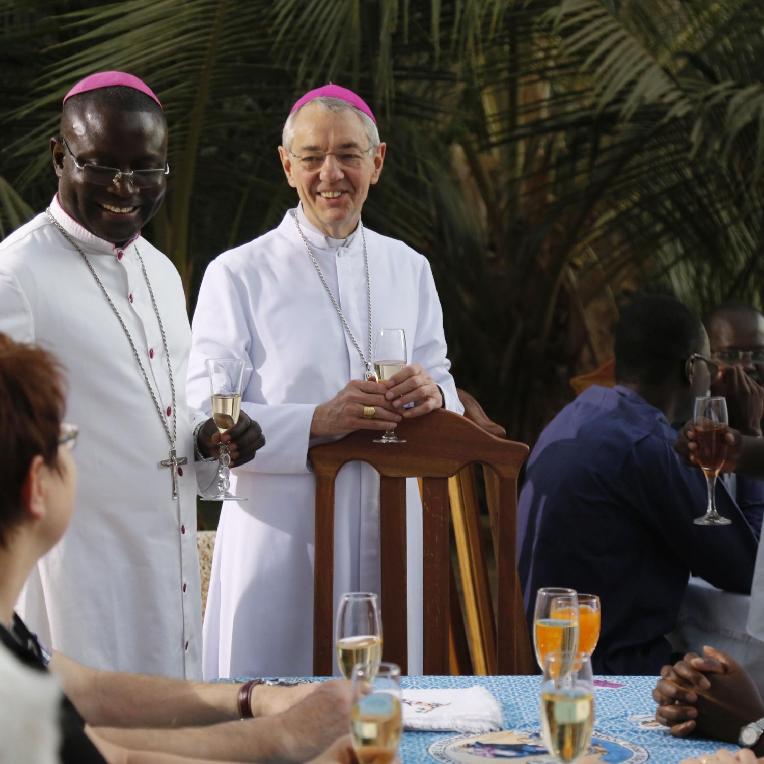 Erzbischof Ludwig Schick und Bischof André Guèye in Thiés im Senegal